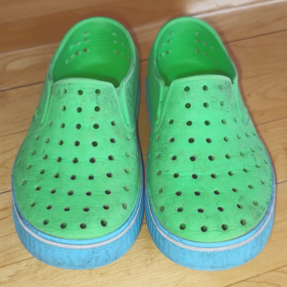 Native Slip on Unisex Boy Girl Shoes Green Sz 13